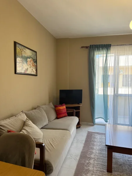 Tirane, jepet me qera apartament 2+1+Ballkon Kati 6, 105 m² 500 € (Globe, Rruga e Kavajes)