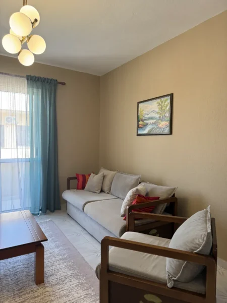 Tirane, jepet me qera apartament 2+1+Ballkon Kati 6, 105 m² 500 € (Globe, Rruga e Kavajes)