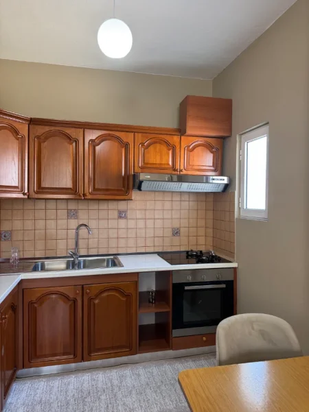 Tirane, jepet me qera apartament 2+1+Ballkon Kati 6, 105 m² 500 € (Globe, Rruga e Kavajes)