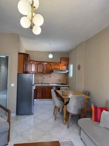 Tirane, jepet me qera apartament 2+1+Ballkon Kati 6, 105 m² 500 € (Globe, Rruga e Kavajes)