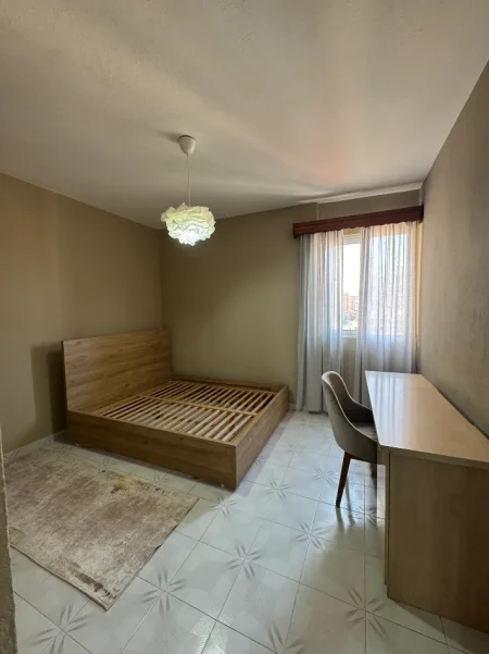 Tirane, jepet me qera apartament 2+1+Ballkon Kati 6, 105 m² 500 € (Globe, Rruga e Kavajes)
