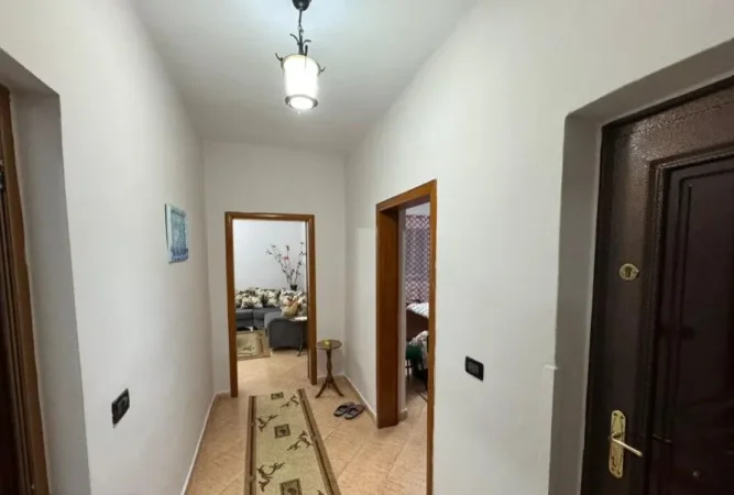 Tirane, jepet me qera apartament 1+1 Kati 4, 80 m² 460 € (Rruga Pandi Dardha)