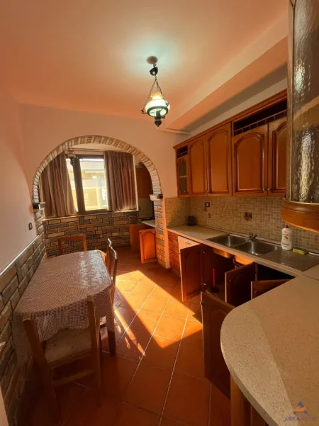 Tirane, jepet me qera apartament 4+1 Kati 15, 147 m² 1.020 € 