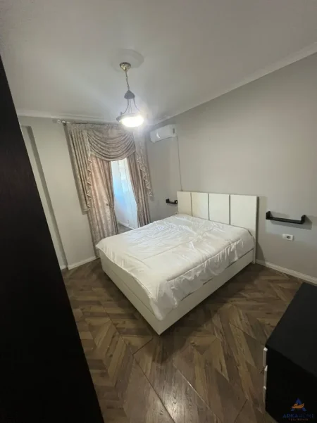 Tirane, jepet me qera apartament 4+1 Kati 15, 147 m² 1.020 € 