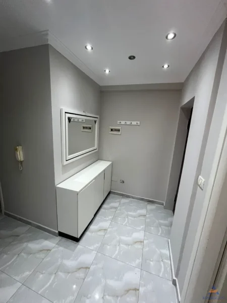 Tirane, jepet me qera apartament 4+1 Kati 15, 147 m² 1.020 € 