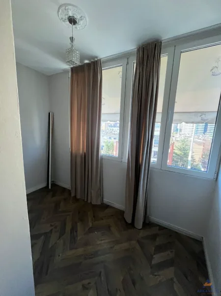 Tirane, jepet me qera apartament 4+1 Kati 15, 147 m² 1.020 € 