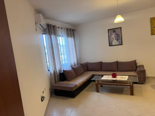 Tirane, jepet me qera apartament 1+1 Kati 3, 70 m² 400 € (BULEVARDI MIGJENI)