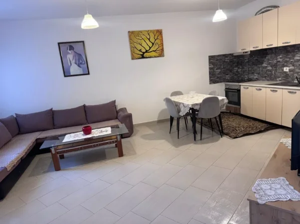 Tirane, jepet me qera apartament 1+1 Kati 3, 70 m² 400 € (BULEVARDI MIGJENI)