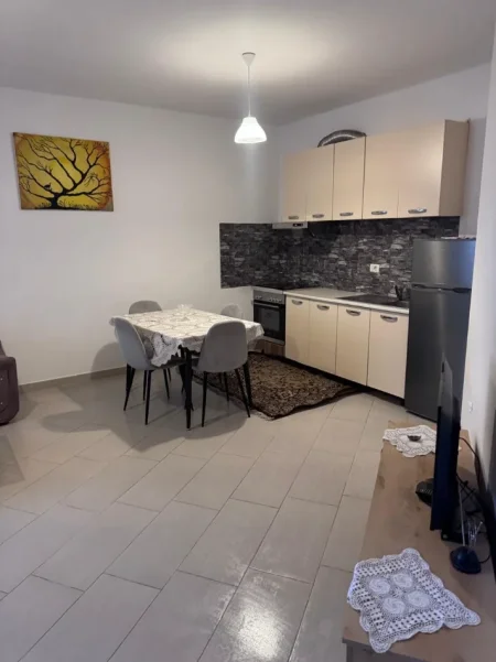 Tirane, jepet me qera apartament 1+1 Kati 3, 70 m² 400 € (BULEVARDI MIGJENI)