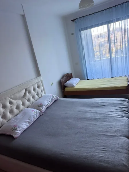 Tirane, jepet me qera apartament 1+1 Kati 3, 70 m² 400 € (BULEVARDI MIGJENI)