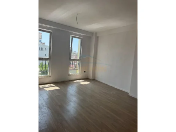 Tirane, shitet apartament 1+1 Kati 2, 62 m² 162.000 € (prane Shkolles Osman Myderizi)