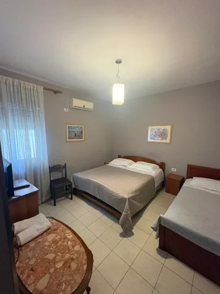 Tirane, jepet me qera vetem 1 dhome 1+1 Kati 1, 25 m² 300 € (selvia)