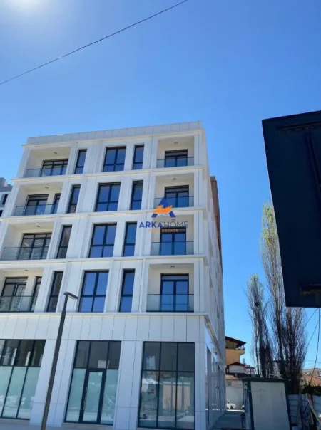 Tirane, jepet me qera apartament 1+1+Ballkon Kati 4, 60 m² 150.000 € 