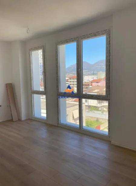 Tirane, jepet me qera apartament 1+1+Ballkon Kati 4, 60 m² 150.000 € 