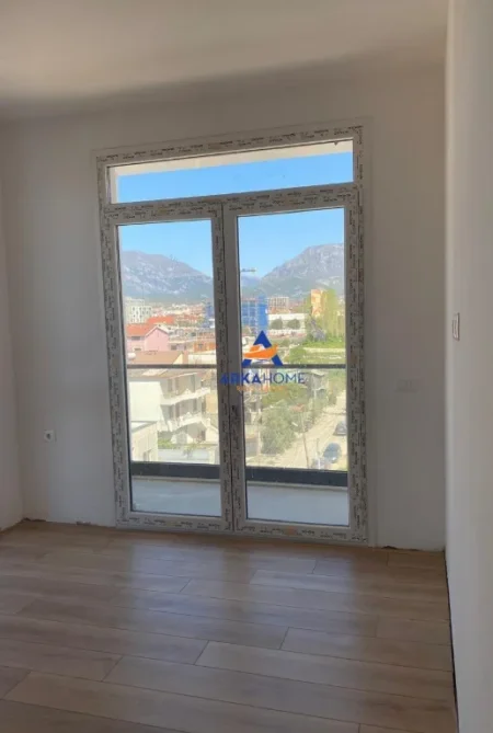 Tirane, jepet me qera apartament 1+1+Ballkon Kati 4, 60 m² 150.000 € 