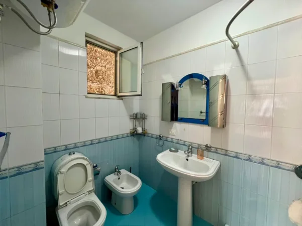 Shqiperi, jepet me qera apartament 2+1+Ballkon Kati 4, 100 m² 700 € (Tefta tashko koco)