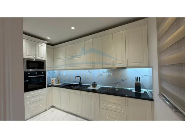 Tirane, shitet apartament 2+1 Kati 5, 119 m² 155.000 € (UNAZA E RE)