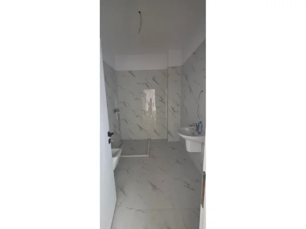 Tirane, shitet apartament 1+1 Kati 3, 71 m² 99.932 € (paskuqan)