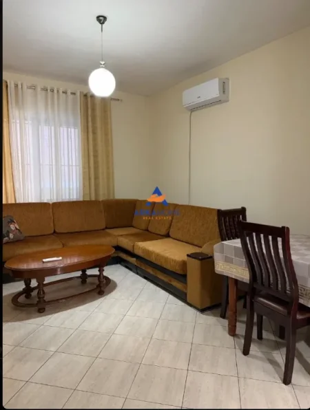 Tirane, jepet me qera apartament 2+1+Ballkon Kati 1, 70 m² 450 € 