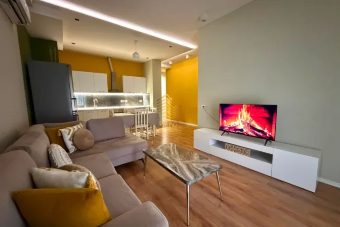 Tirane, jepet me qera apartament 2+1+Ballkon Kati 1, 95 m² 600 € (Kompleksi Golden Park)