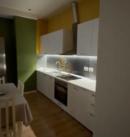 Tirane, jepet me qera apartament 2+1+Ballkon Kati 1, 95 m² 600 € (Kompleksi Golden Park)