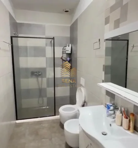 Tirane, jepet me qera apartament 2+1+Ballkon Kati 1, 95 m² 600 € (Kompleksi Golden Park)
