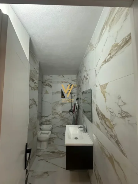 Tirane, shitet apartament 3+1+Ballkon Kati 2, 110 m² 202.000 € (MARKATA E PESHKUT)