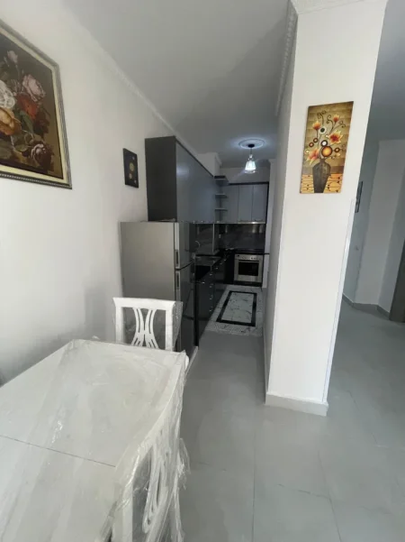 Tirane, jepet me qera apartament 2+1 Kati 1, 600 € (5 MAJI)