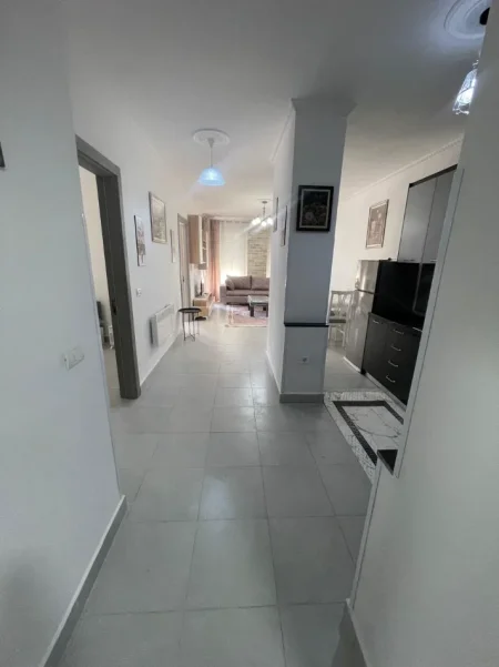 Tirane, jepet me qera apartament 2+1 Kati 1, 600 € (5 MAJI)