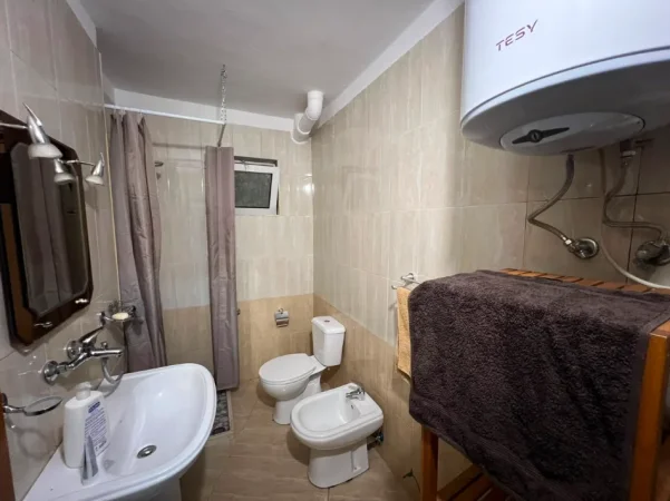 Tirane, jepet me qera apartament Kati 3, 53 m² 430 € (ALI DEM)