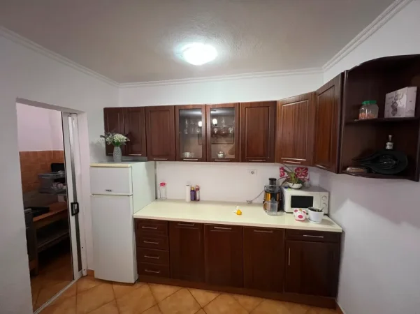 Tirane, jepet me qera apartament Kati 3, 53 m² 430 € (ALI DEM)