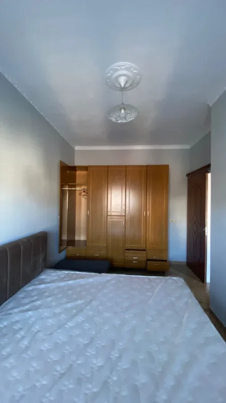 Tirane, jepet me qera apartament 1+1 Kati 2, 57 m² 350 € (Jordan Misja)