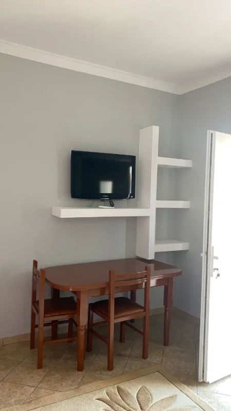 Tirane, jepet me qera apartament 1+1 Kati 2, 57 m² 350 € (Jordan Misja)