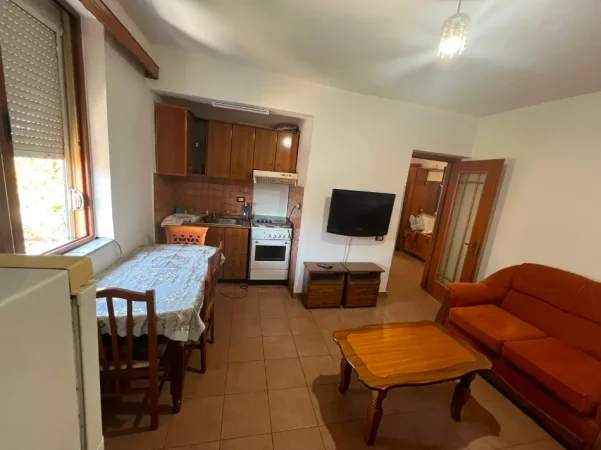 Tirane, jepet me qera apartament 1+1+Ballkon Kati 3, 55 m² 400 € (Mine Peza)