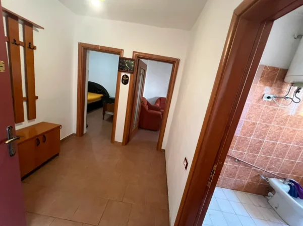 Tirane, jepet me qera apartament 1+1+Ballkon Kati 3, 55 m² 400 € (Mine Peza)