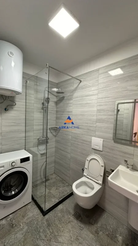 Tirane, jepet me qera apartament 1+1 Kati 2, 55 m² 600 € (medreseja)