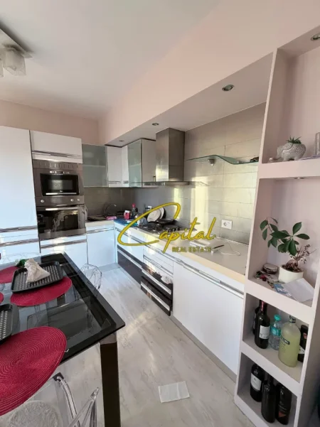 Tirane, jepet me qera apartament 1+1 Kati 8, 69 m² 550 € (MATERNITETI I RI)