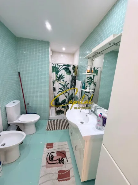 Tirane, jepet me qera apartament 1+1 Kati 8, 69 m² 550 € (MATERNITETI I RI)