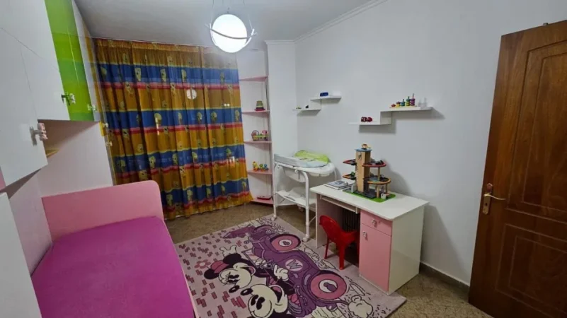Tirane, jepet me qera apartament 2+1 Kati 5, 90 m² 600 € (Rriga e Barikadave)