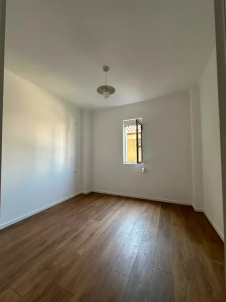 Tirane, shitet apartament 1+1 Kati 3, 47 m² 108.000 € (Rruga Dritan Hoxha)
