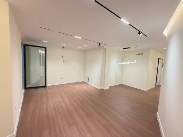 Tirane, shitet apartament 2+1+Ballkon Kati 5, 85 m² 180.000 € (Rrethi Shkozes)