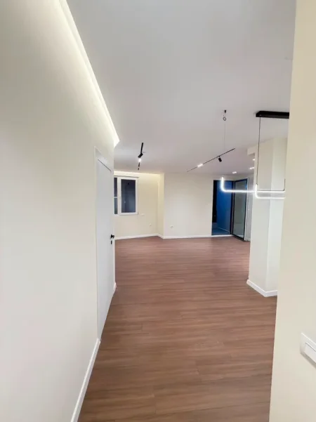 Tirane, shitet apartament 2+1+Ballkon Kati 5, 85 m² 180.000 € (Rrethi Shkozes)