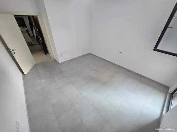Tirane, jepet me qera zyre Kati 2, 100 m² 50.000 € (Rruga Sadik Petrela)
