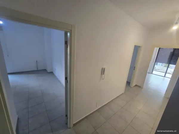 Tirane, jepet me qera zyre Kati 2, 100 m² 50.000 € (Rruga Sadik Petrela)