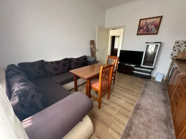 Tirane, jepet me qera apartament 2+1+Aneks+Ballkon Kati 1, 85 m² 400 € (farke , liqeni i farkes)