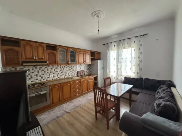 Tirane, jepet me qera apartament 2+1+Aneks+Ballkon Kati 1, 85 m² 400 € (rruga e elbasanit)