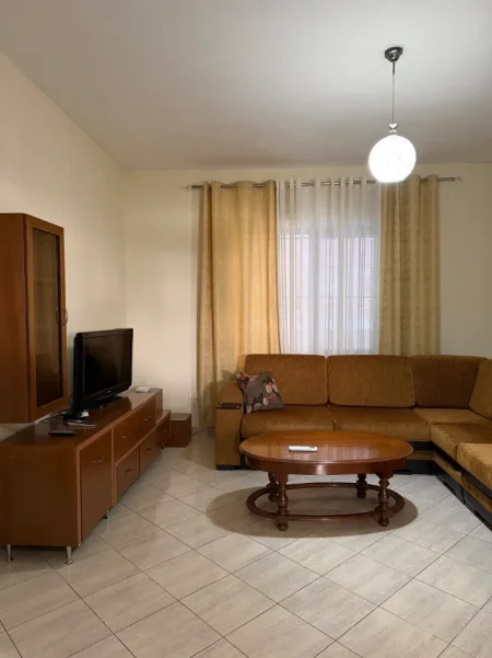 Tirane, jepet me qera apartament 2+1 Kati 1, 85 m² 400 € (Yzberisht)