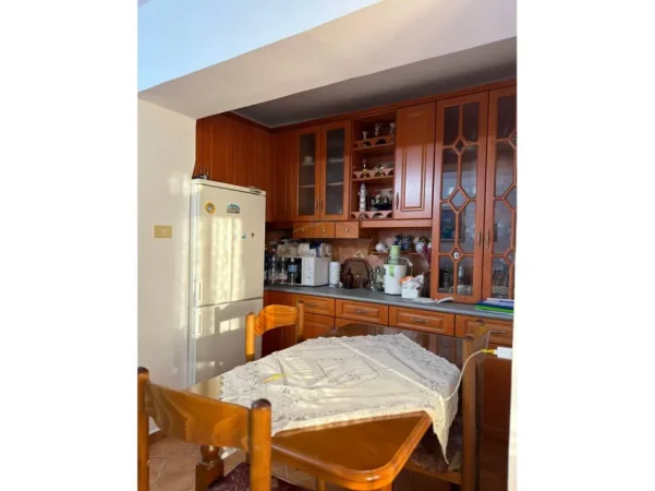 Tirane, shitet apartament 2+1 Kati 3, 72 m² 153.000 € 