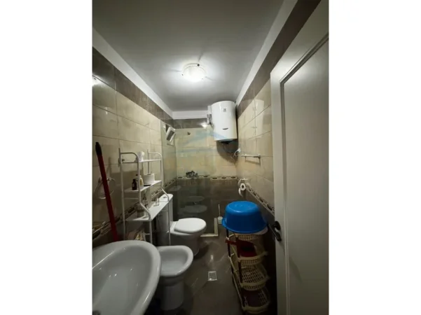 Tirane, jepet me qera apartament 1+1 Kati 2, 75 m² 750 € (QENDER)
