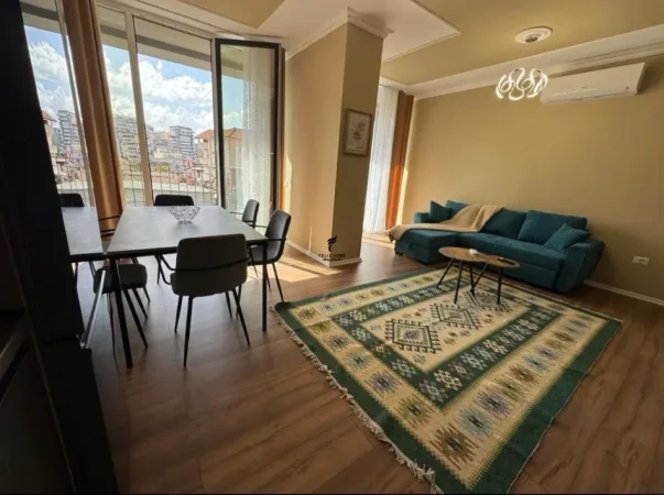 Tirane, jepet me qera apartament 2+1 Kati 1, 110 m² 800 € (QENDER)
